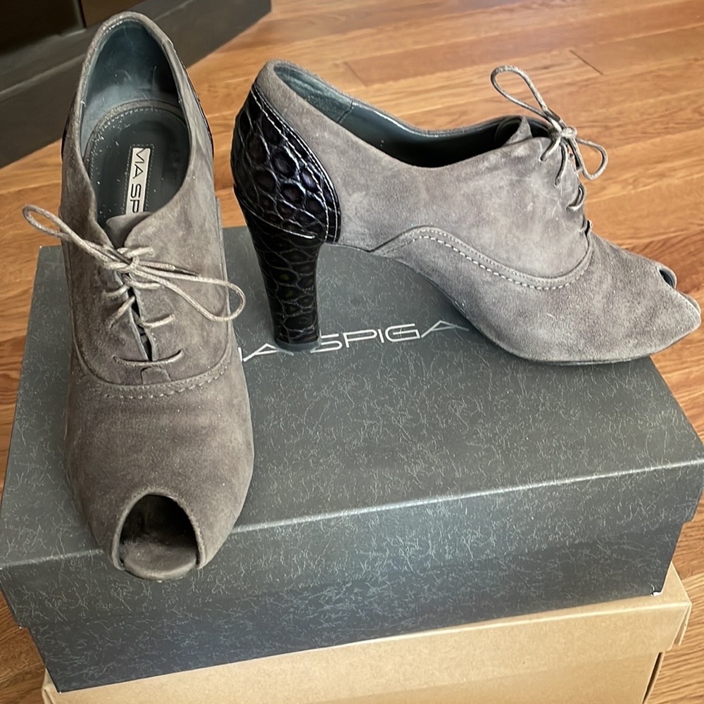 Via Spiga Peep Toe Pump